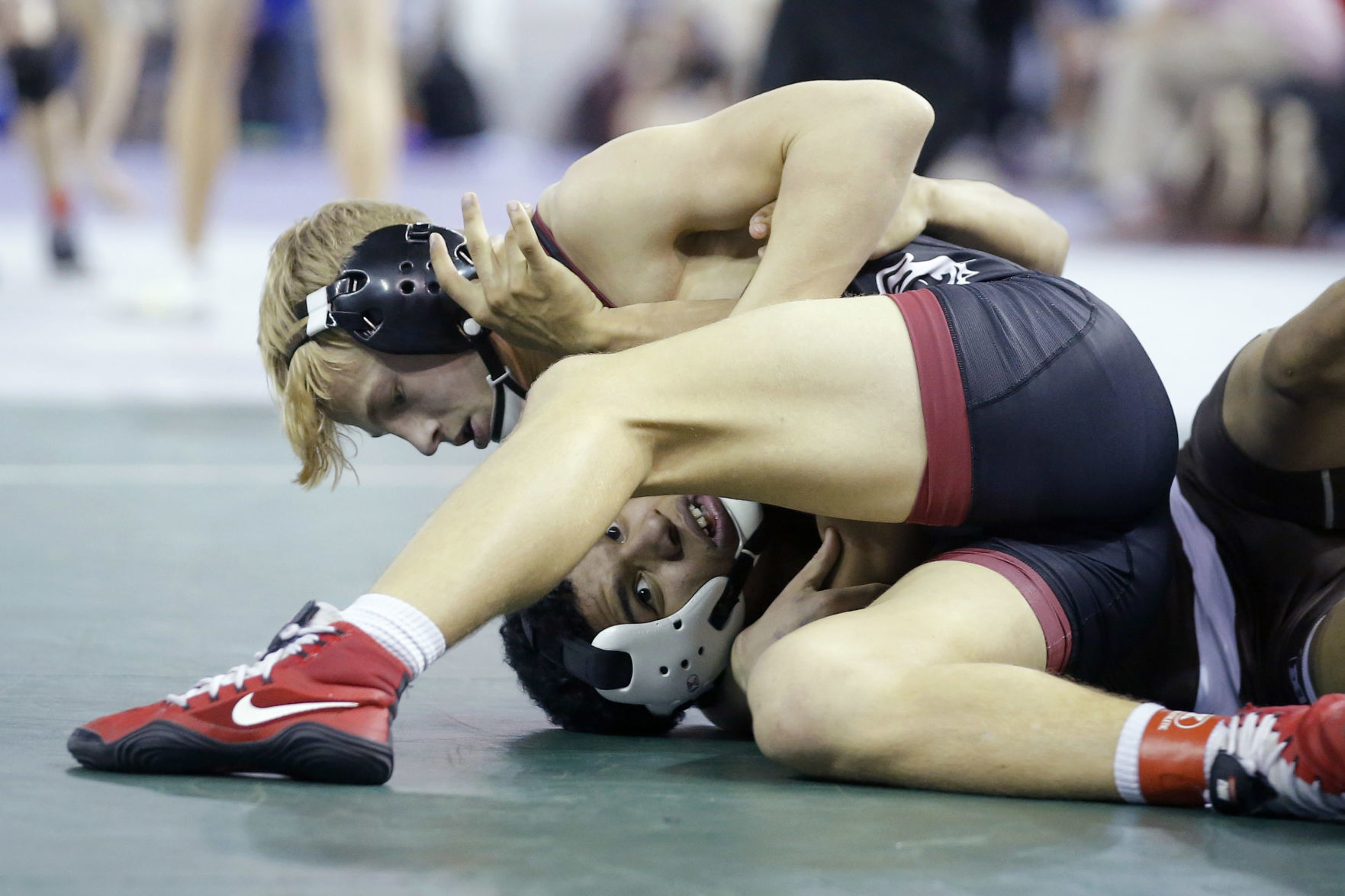 Semifinals of state wrestling tournament